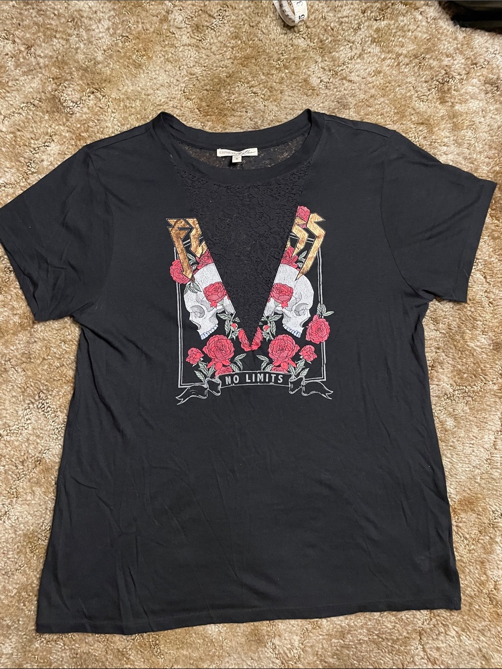 Express Black Tshirt Lace Cutout Roses & Skull Detailing‎ Size Medium